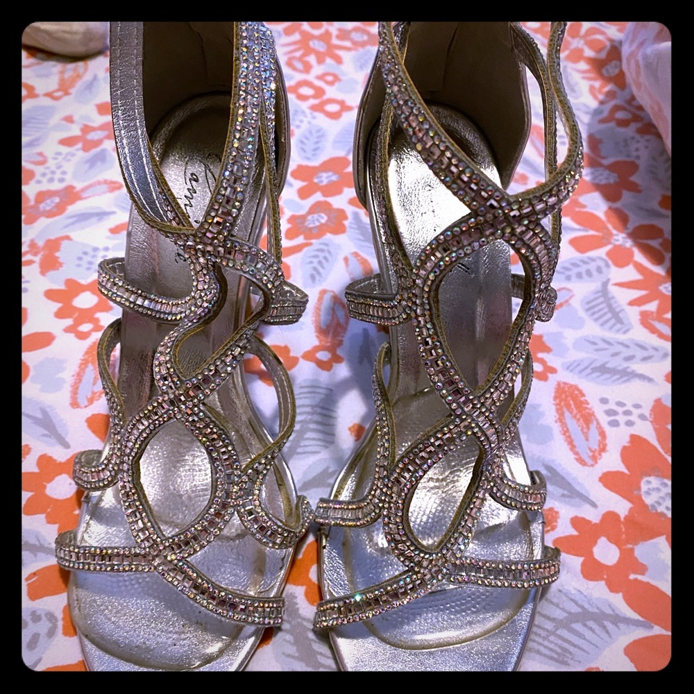 Size 7 diamond heals